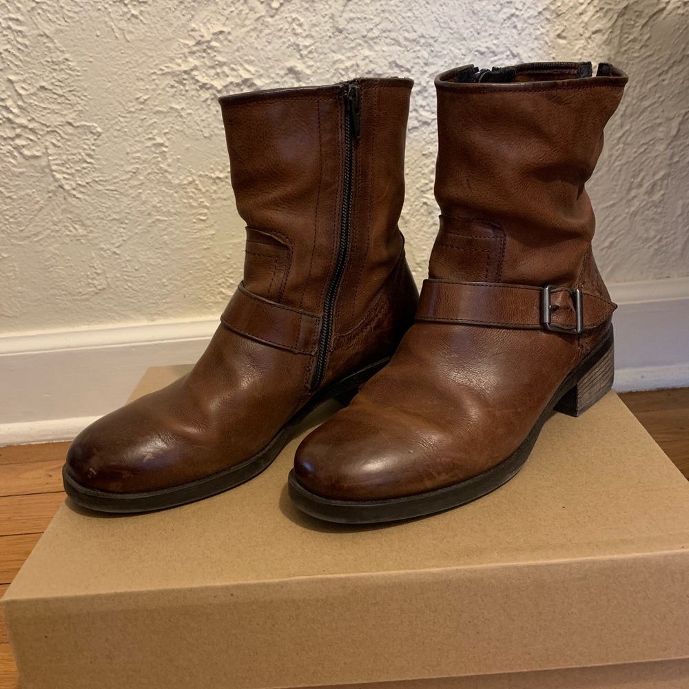 PAUL GREEN leather boots
